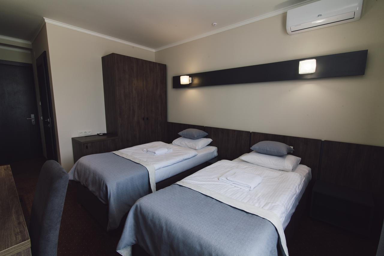 Large Double or Twin Room,596294469:JPEG